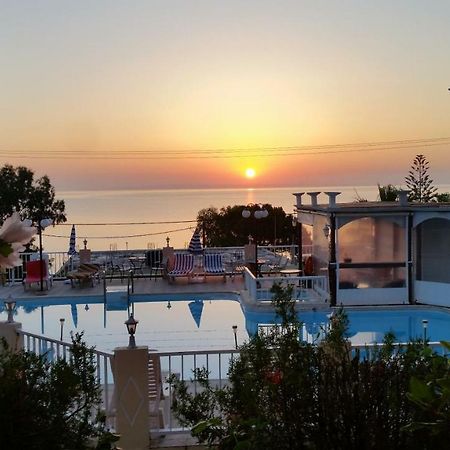 Noula Studio Lejlighedshotel Argassi Eksteriør billede